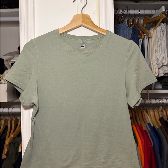 SKIMS Sage Green Short Sleeve Tee - Picture 1 of 3